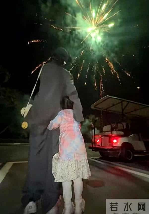 35岁张碧晨罕见晒女儿,5岁Judy腿又长又直,妈妈给她扎哪吒发型