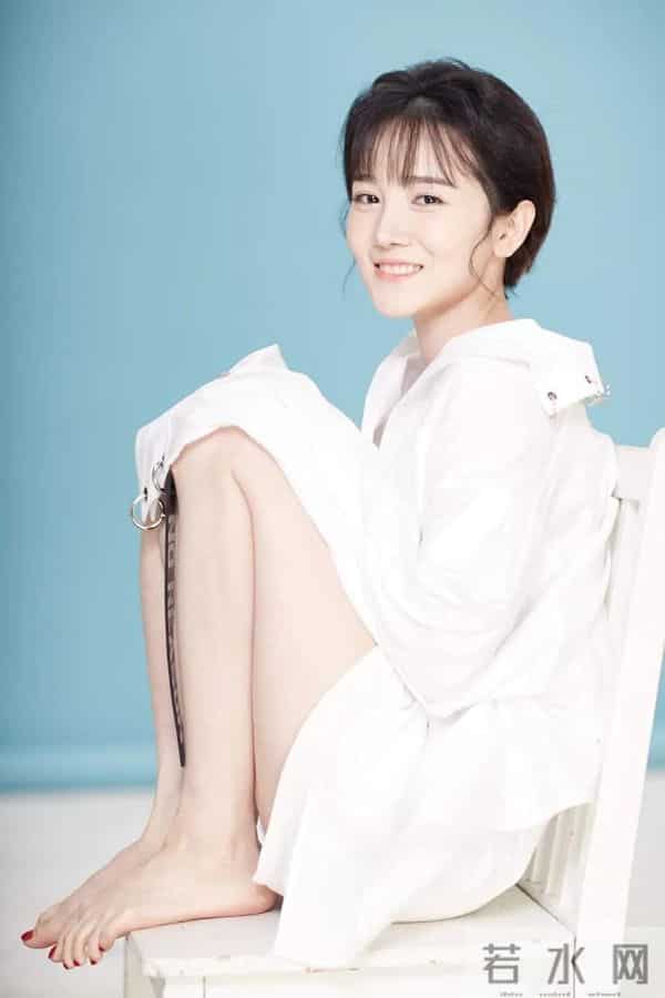 陈小芸光脚丫妆造精选