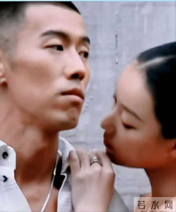 36岁倪妮和男友一起逛街被拍,俩人站一块儿,比商场广告牌还养眼