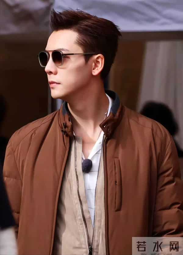 39岁陈伟霆在佛罗伦萨古董市场被偶遇，腰板挺直，年龄越大越帅了