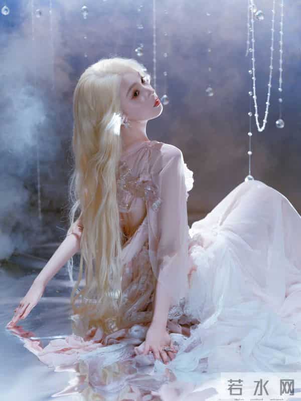 陈瑶金发造型:坠入幻梦的精灵系美学