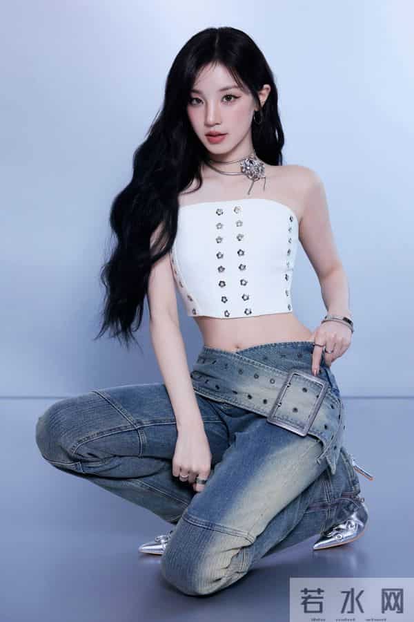 宋雨琦 白抹胸牛仔裤 又酷又辣