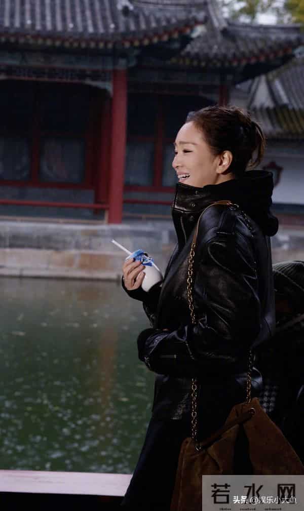 巩俐参加卡地亚活动,60岁依旧很有女王范,完美诠释岁月不败美人