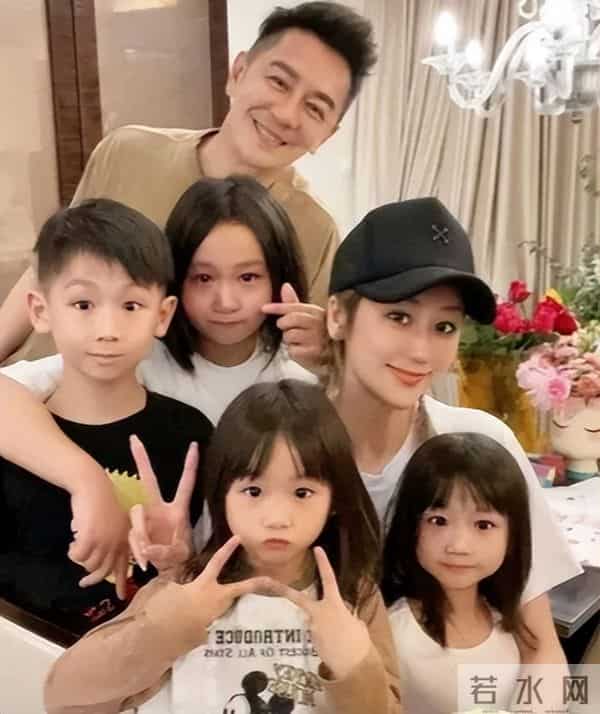 同居四年后分手，佘诗曼拿下“三料视后”，他却只能演烂片养四娃