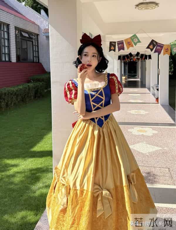 潘玮柏老婆参加幼儿园活动,5岁女儿好可爱,宣云穿公主装像姐姐