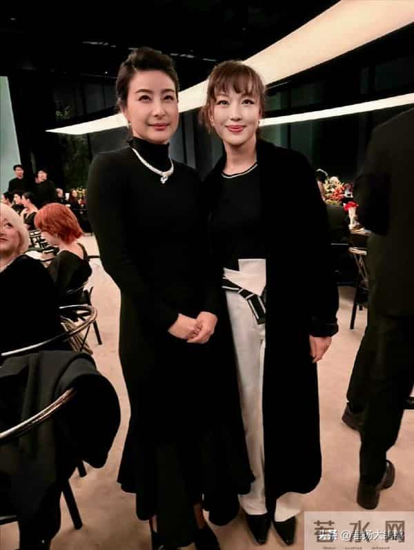 这一夜,露肩装的那英,深V领的朱珠,都输给了全裹出镜的郭晶晶