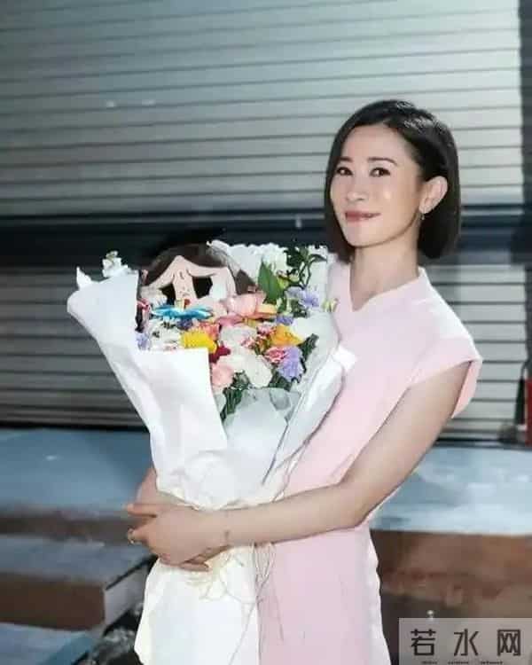 同居4年情断!佘诗曼成TVB三届视后,他却沦落拍烂片养四娃