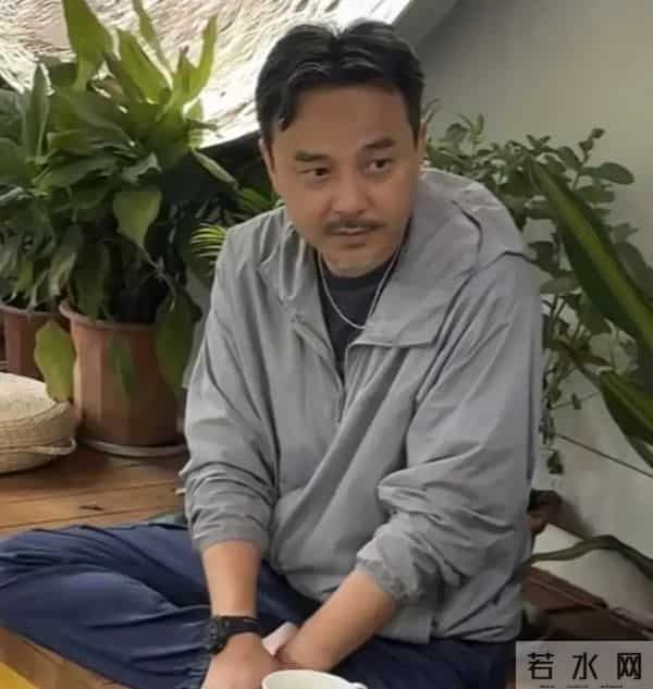 沈梦辰私密饭局曝光！亲手为汪涵盛汤，51岁涵哥胡子花白惊呆网友