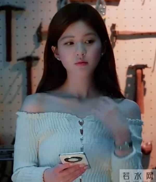 赵露思爆剧红利：穿高定跳热舞，宣布加入新公司，对着粉丝嗷嗷哭