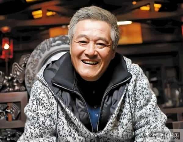 一手好牌打得稀烂！从春晚笑星到县城卖唱，丫蛋的今天怪不了别人