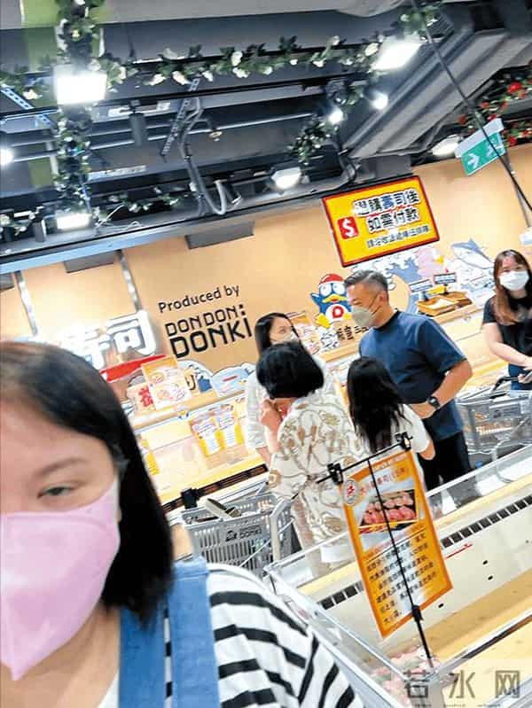 56岁香港著名女星的近况曝光,目前和恋爱三年的富豪男友感情稳定