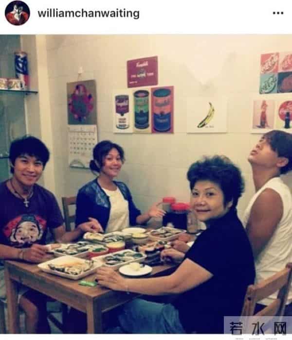 陈伟霆的妈妈就是她 富家小姐热爱养狗面容和善 把三个孩子抚养成人