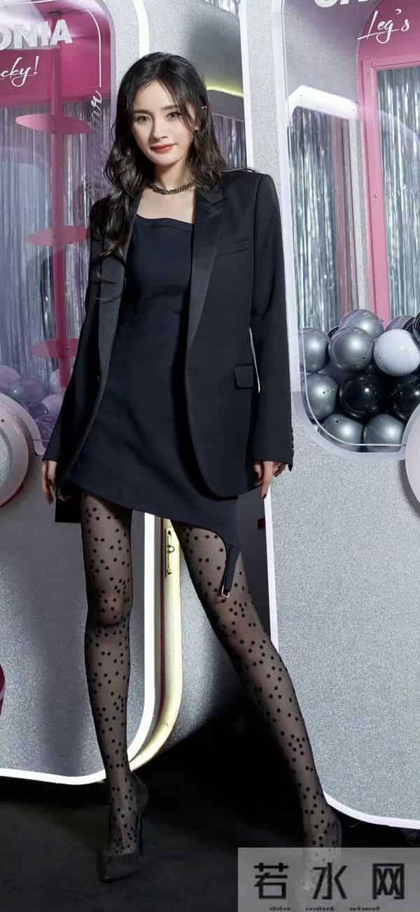 杨幂性感黑色大长腿