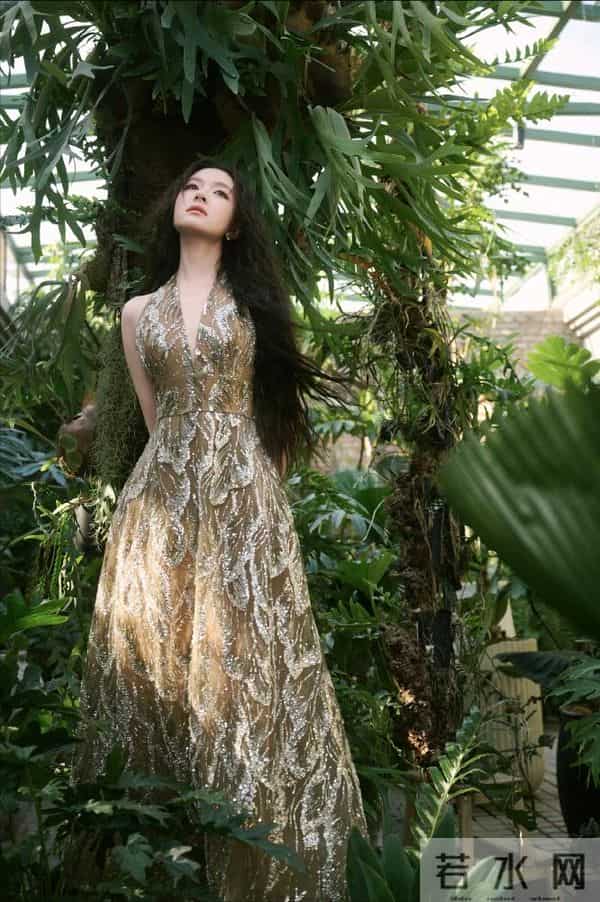 李兰迪,长开了,也长大了