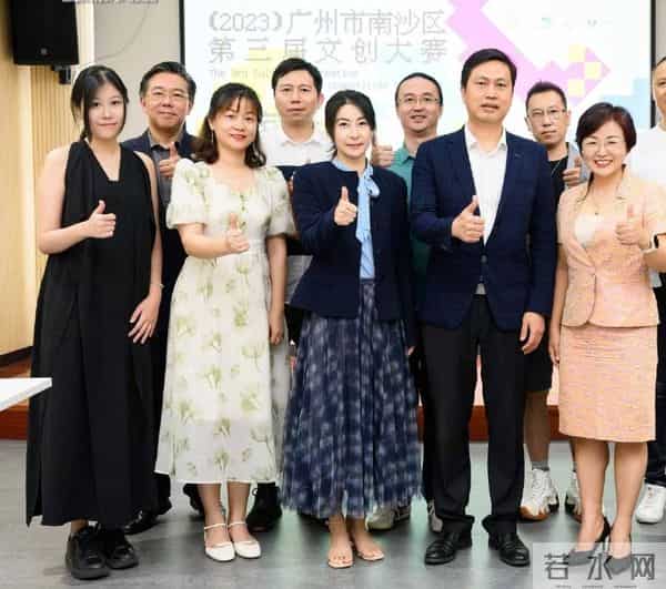 看了郭晶晶的穿搭，我悟了：西装不配牛仔裤、短靴，才更高级洋气