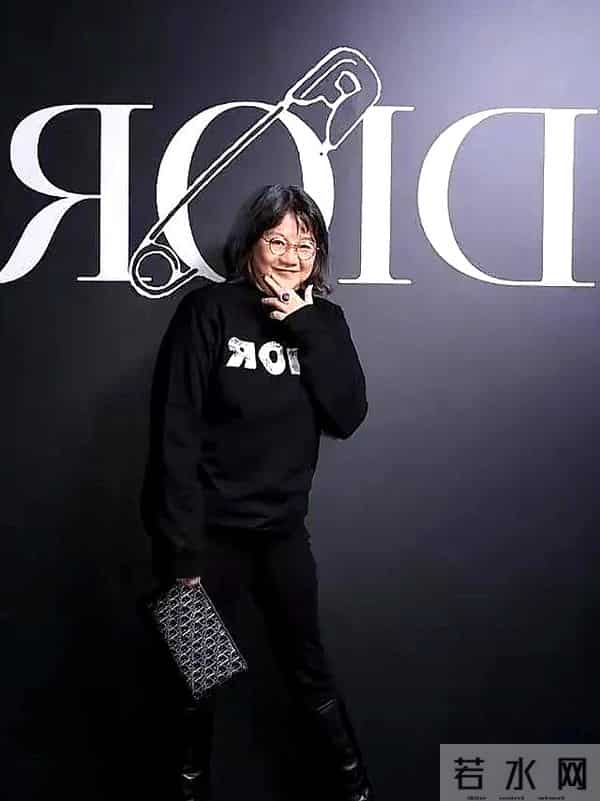 洪晃瘦身30斤惊艳亮相：自信的女人，从来不需要活在别人的审美里