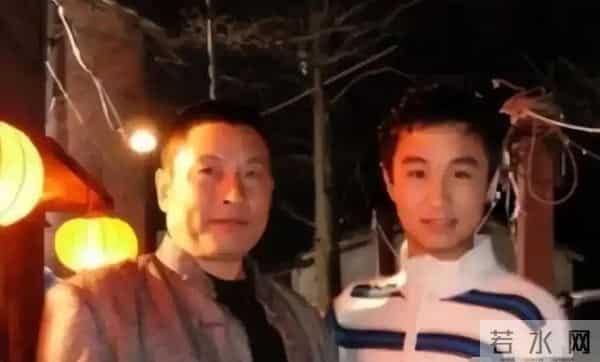 从草根到国家一级演员,拍戏赚的钱给老婆,但帅气儿子成他的心病