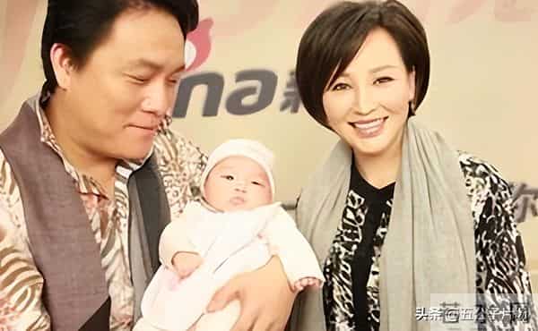 出力不讨好，地下室连生3胎的岳丽娜，为自己的年少轻狂付出代价