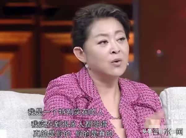 看李连杰与黄秋燕利智的合影，爱不爱太明显