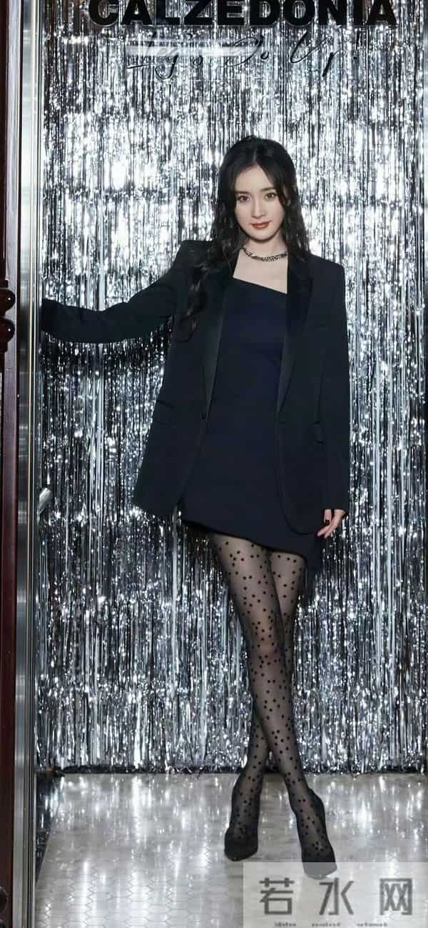 杨幂性感黑色大长腿