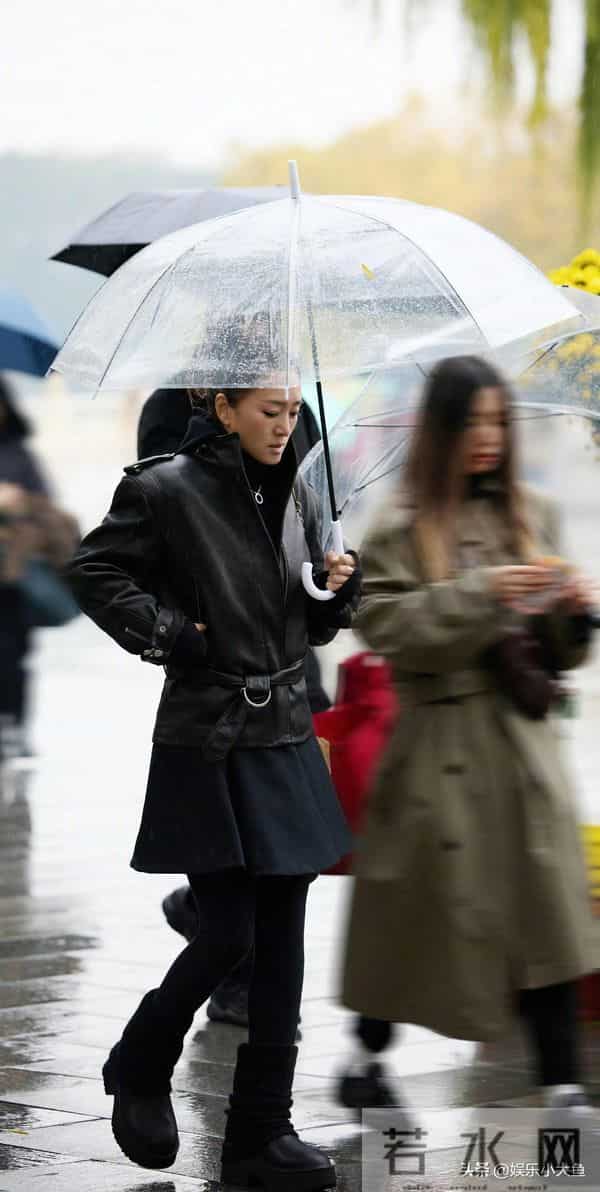 巩俐参加卡地亚活动,60岁依旧很有女王范,完美诠释岁月不败美人