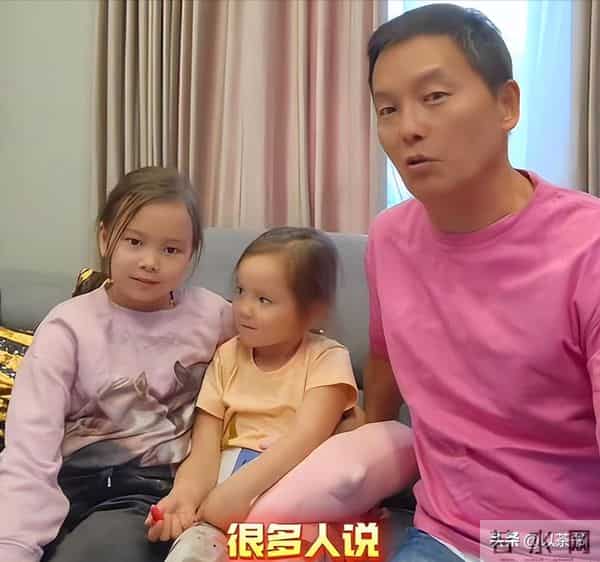 68岁曲协副主席:师从李金斗,二婚娶小30岁洋妻,生俩混血女儿