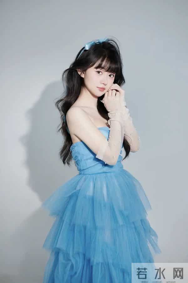 汤音璇｜梦幻蓝裙少女，甜美可爱，举手投足间尽显优雅！