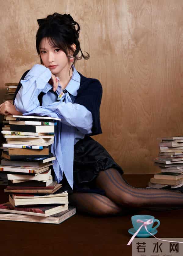 程潇黑丝连衣裙