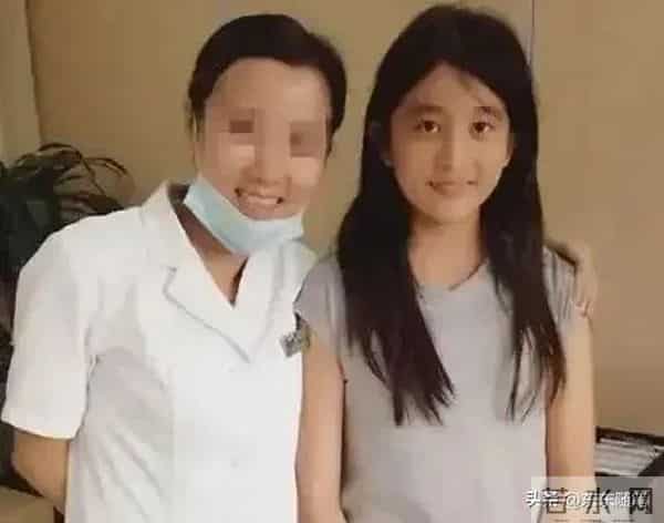 毛阿敏19岁的女儿,竟然是我们熟悉的她!穿红色冲锋衣太清纯了