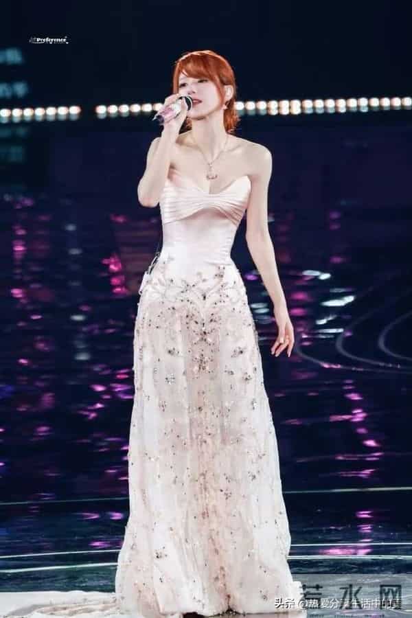 赵露思生日会现场化身顶级魅魔|蕾丝透视装+超短热裤