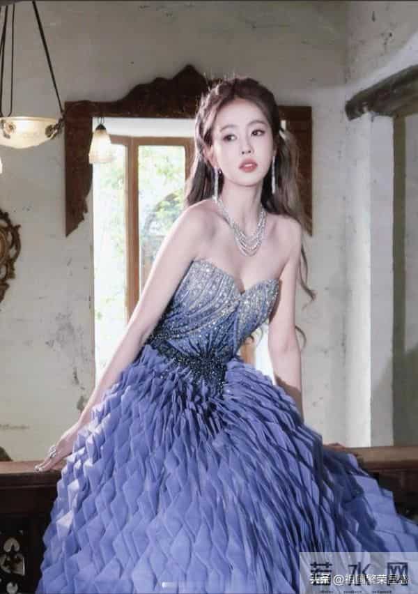 白鹿的“紫罗兰封神战袍”