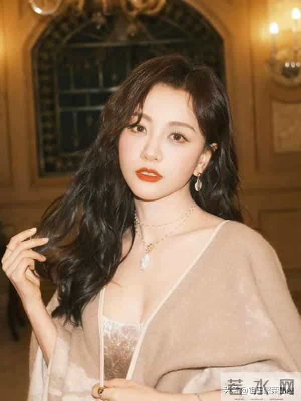 杨蓉：明艳如画，自在如风