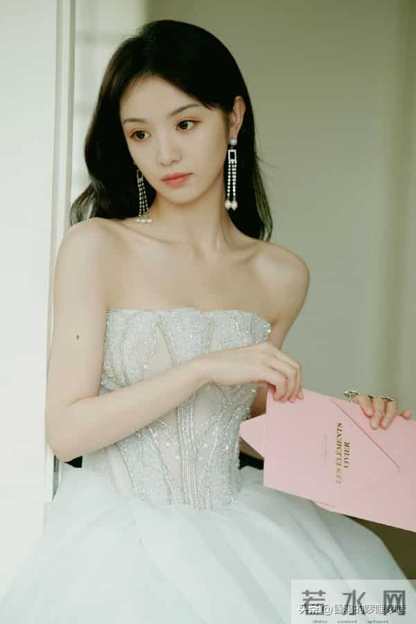 甜妹天花板 vs 四千年美女!田曦薇鞠婧祎谁更受网友喜欢?