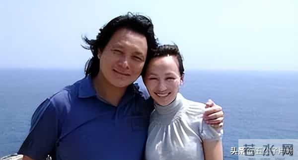 出力不讨好，地下室连生3胎的岳丽娜，为自己的年少轻狂付出代价