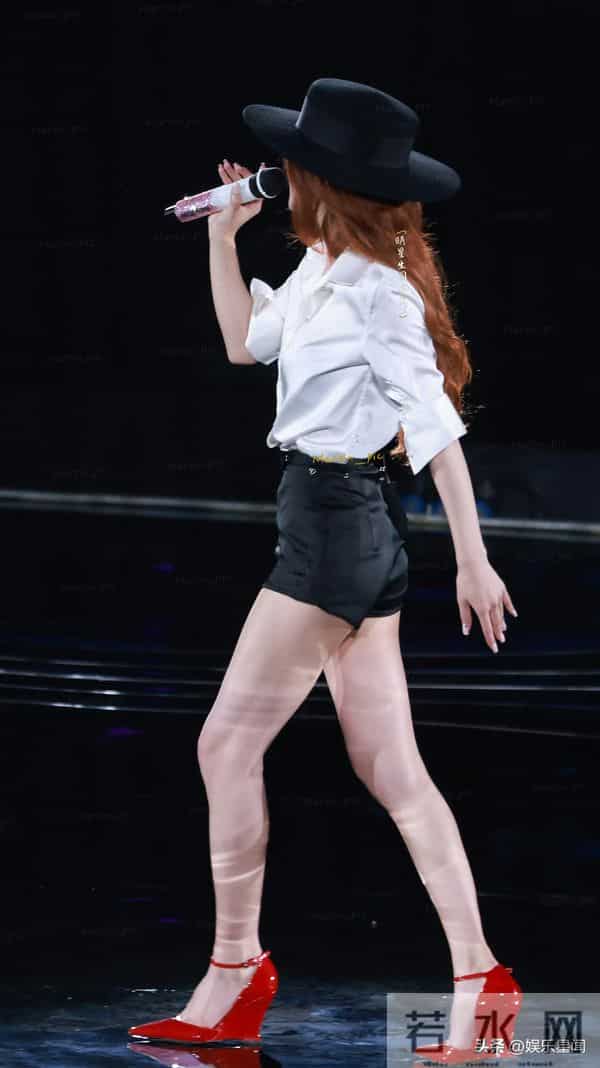 赵露思 成都生日会舞台现场，姐就是女王，自信满满放光芒！