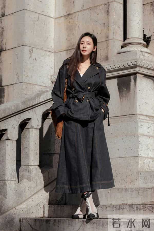 穿黑色风衣的秋瓷炫