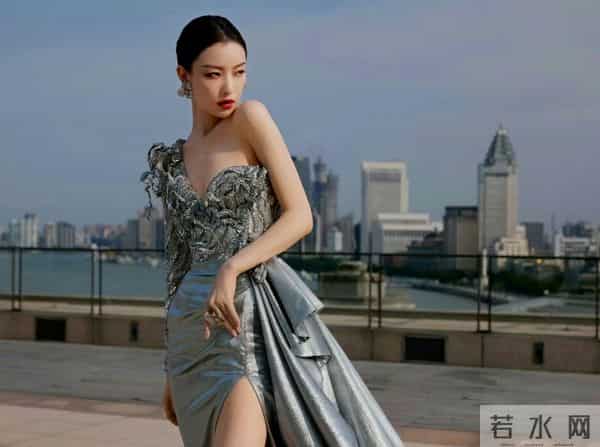 倪妮 抹胸高叉裙