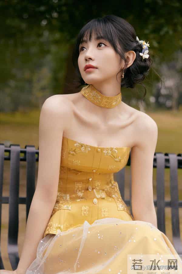 甜妹天花板 vs 四千年美女!田曦薇鞠婧祎谁更受网友喜欢?