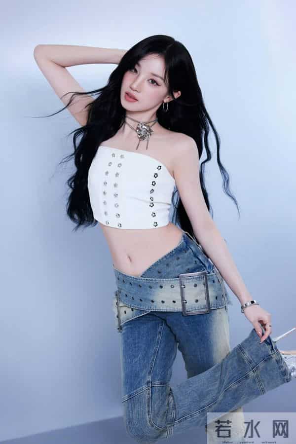 宋雨琦 白抹胸牛仔裤 又酷又辣