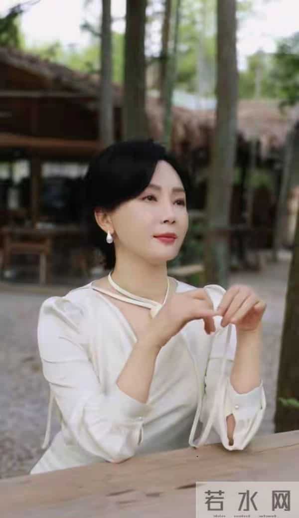 无滤镜也扛打!46岁陈数生图曝光,这气质才是内娱熟女天花板