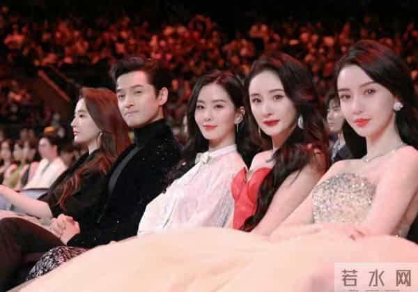 离的离,散的散!反倒是被嘲38岁还“没人要”的她,活得最潇洒