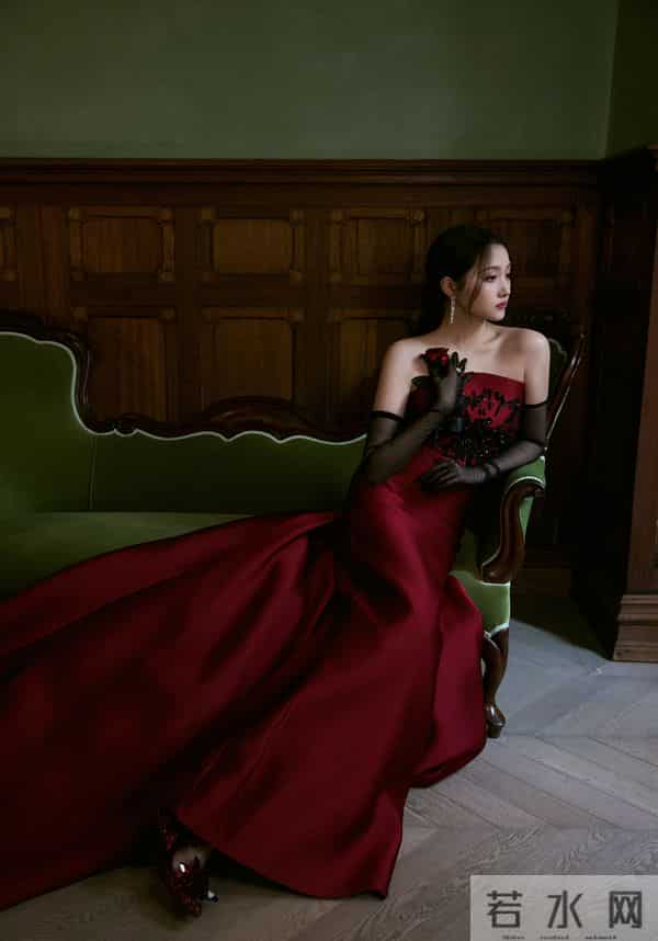 关晓彤艳丽红裙，美艳绝伦！