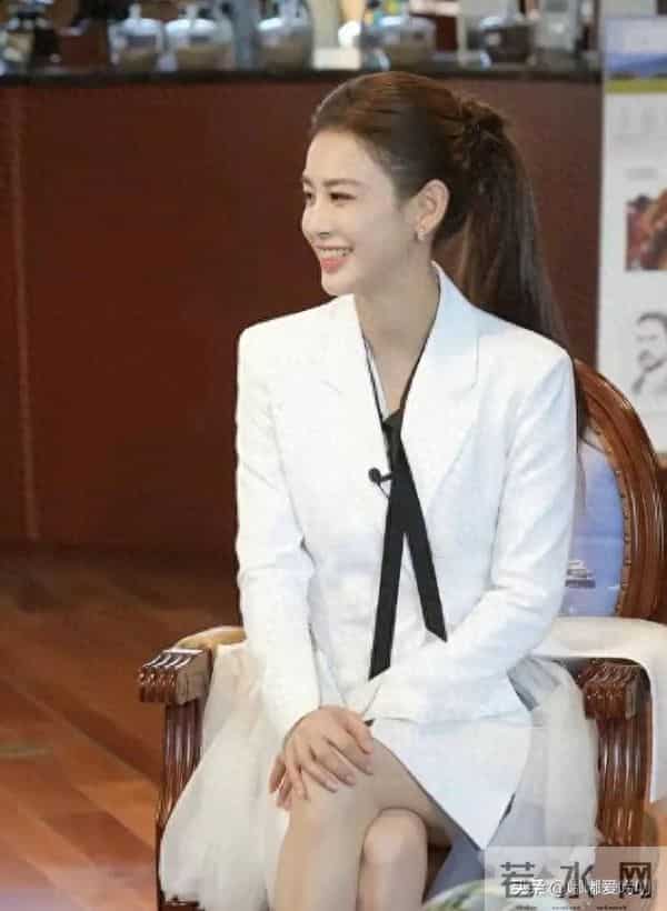 离婚后的黄圣依也太惊艳了吧，光芒耀眼到藏不住，状态好到发光