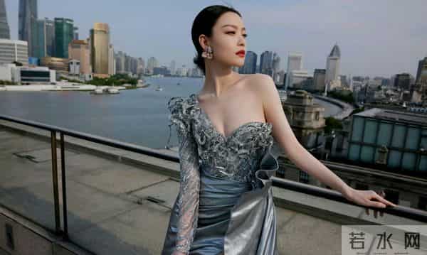 倪妮 抹胸高叉裙