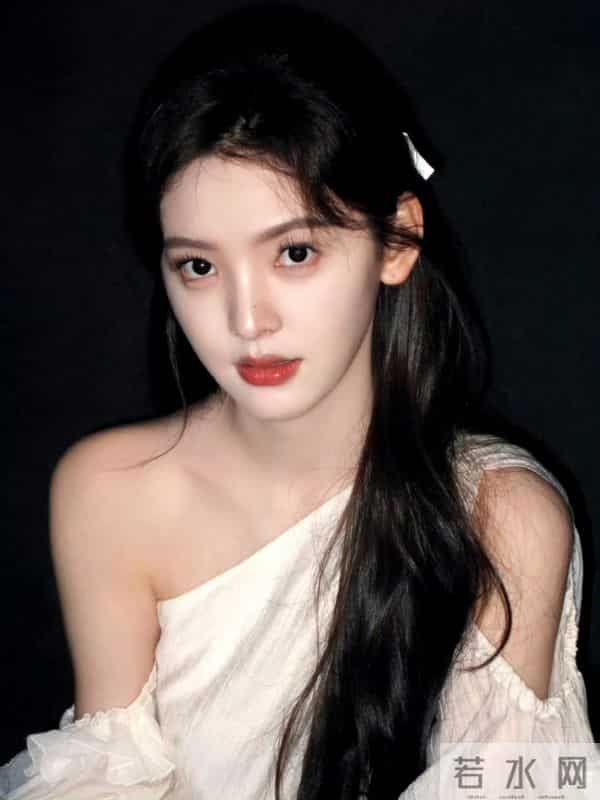 章若楠清新淡雅