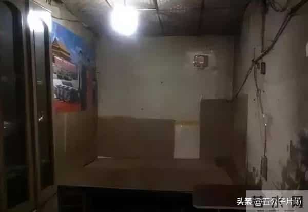 出力不讨好，地下室连生3胎的岳丽娜，为自己的年少轻狂付出代价