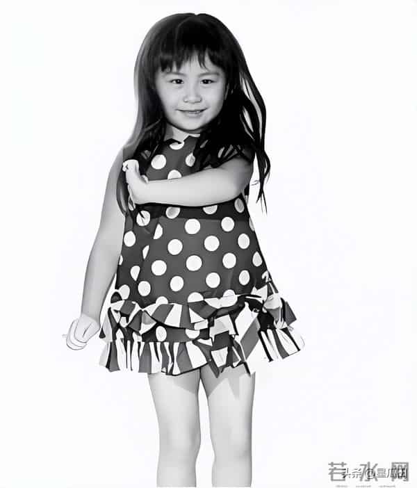 官媒发文,63岁何超琼再破天花板,让许晋亨和整个豪门圈刮目相看!