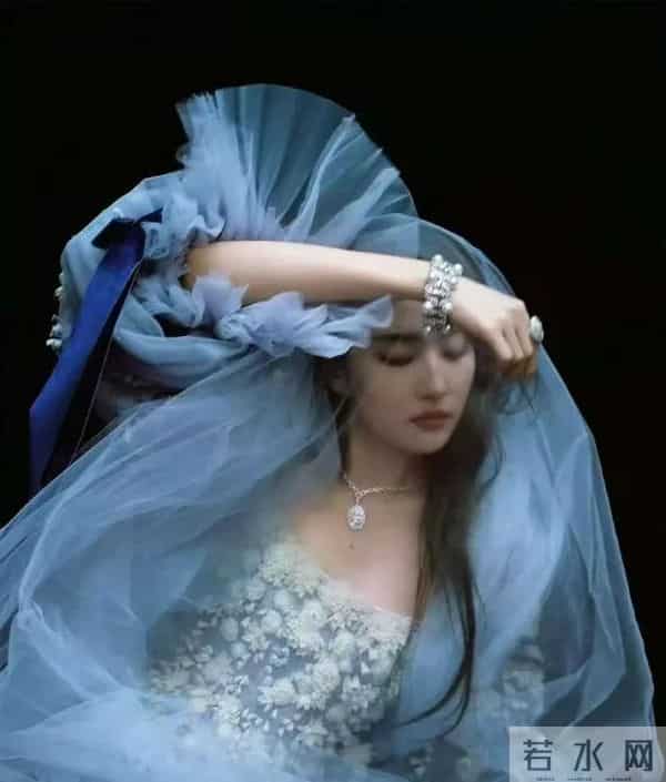 刘亦菲，美成一幅油画！