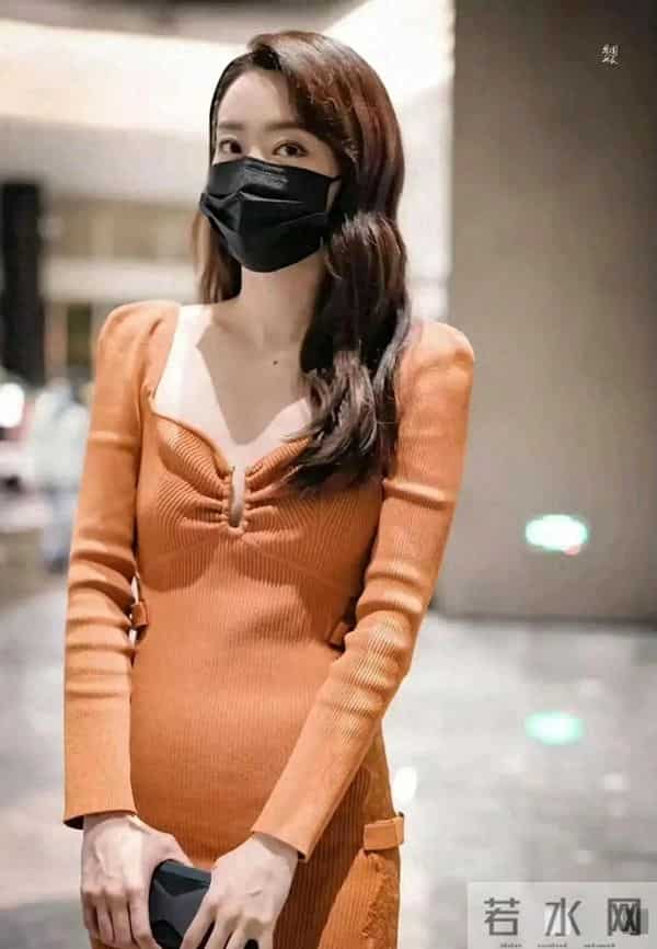 张小斐icon瘦得胸都没有了,居然还有小肚子,可见减肥真的太难了