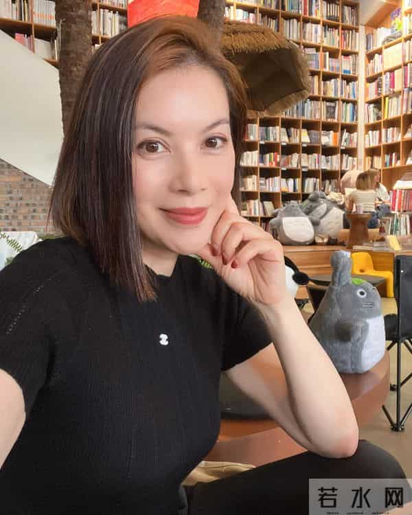 56岁香港著名女星的近况曝光,目前和恋爱三年的富豪男友感情稳定